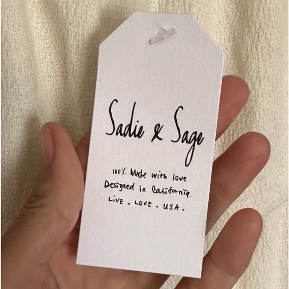 878. Sadie & Sage Hailee Tiered Off Shoulder White Romper Large - Picture 6 of 6